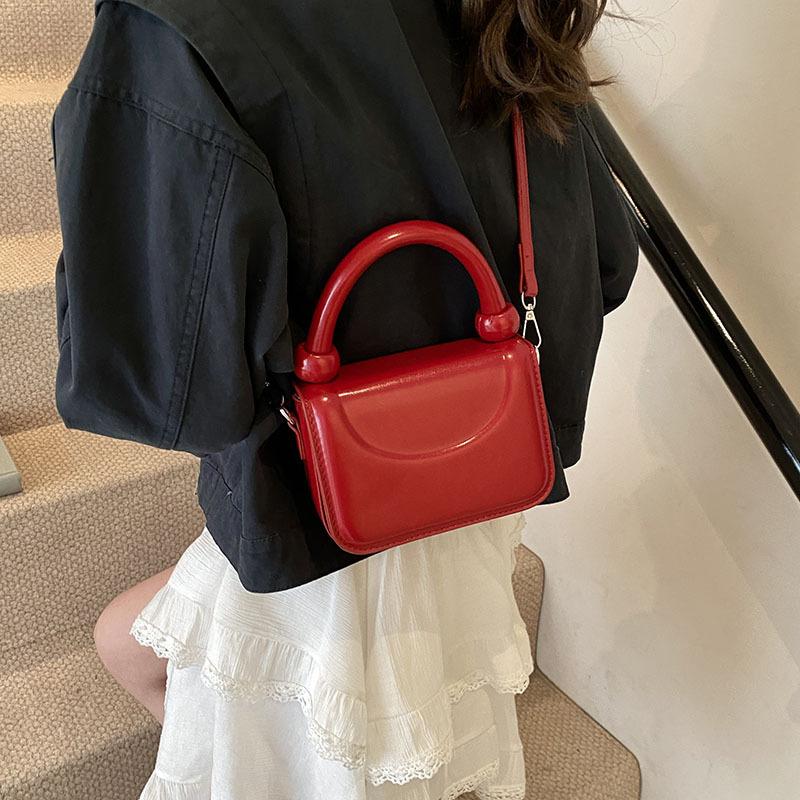 High-end niche bag women's spring and summer 2025 new fashion casual messenger bag Korean version women's portable small square bag