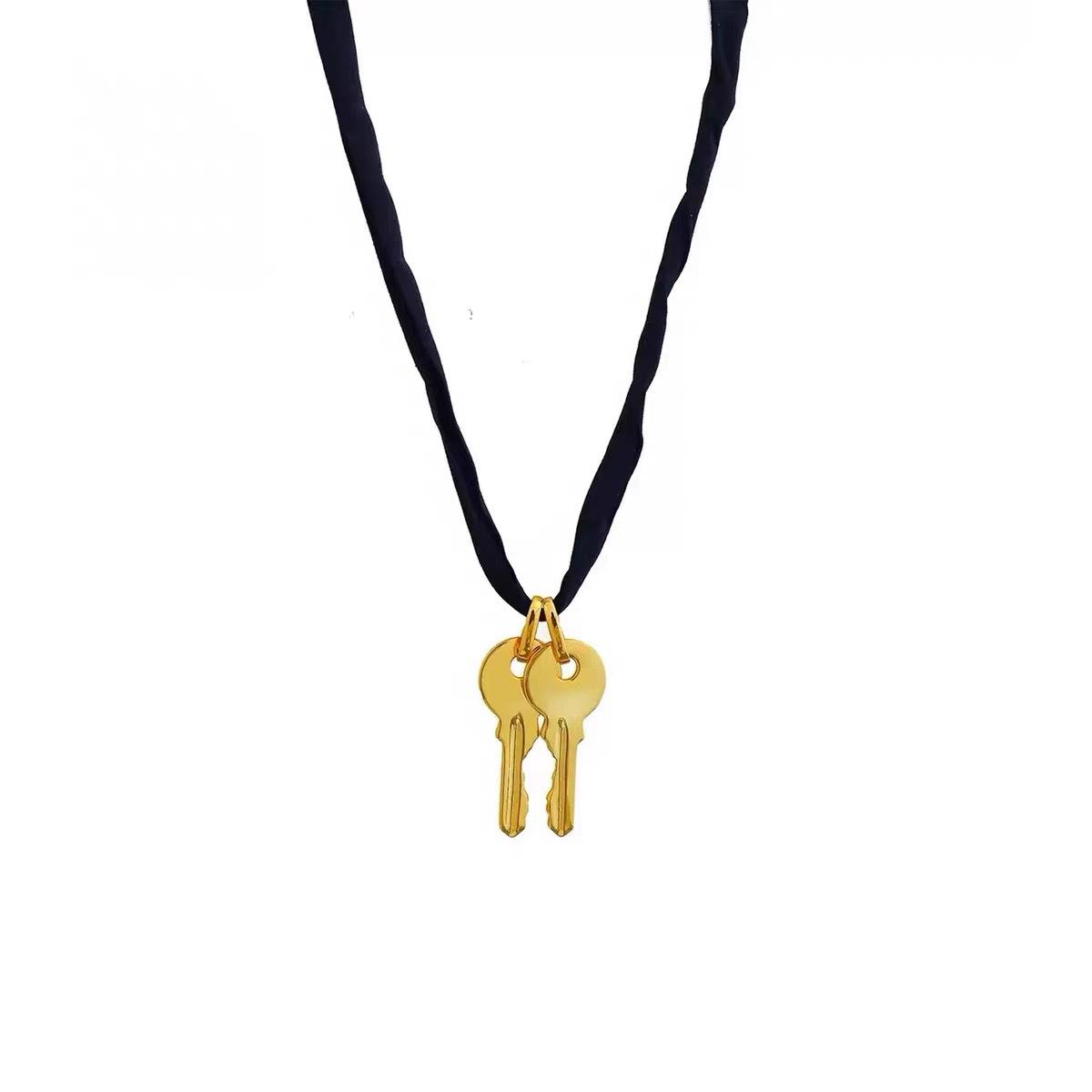 

Винтажная минималистичная металлическая подвеска-ключ, длинное тканевое ожерелье для женщин золотой