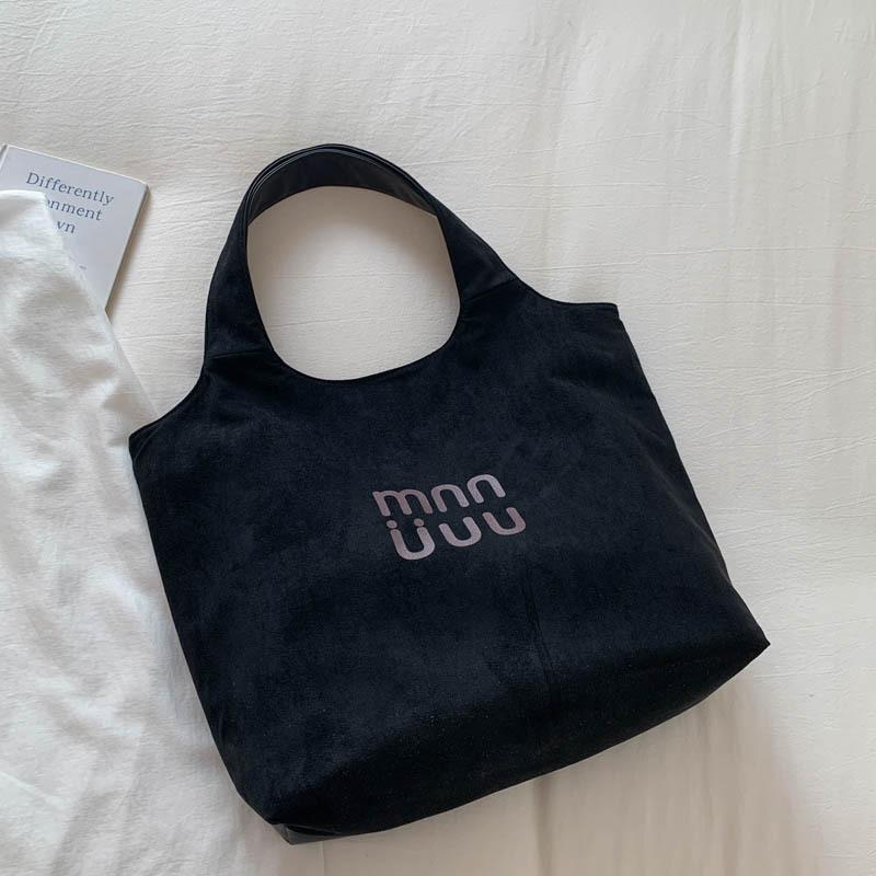 

Модная сумка-тоут для ношения в руке, женская корейская версия простой милой сумки подмышку, 2025 осень, новая модная сумка на плечо чёрный