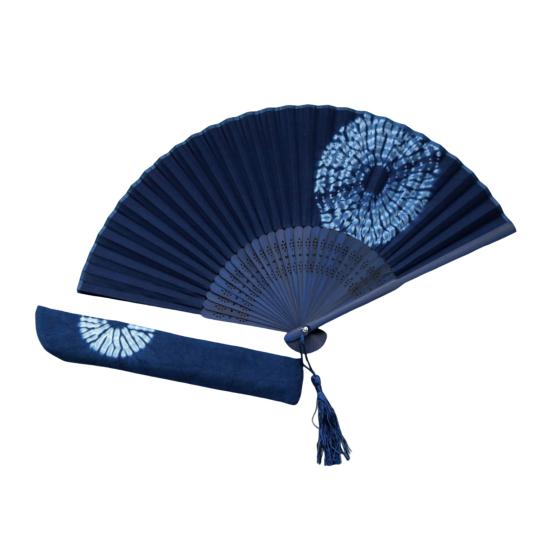 

1 шт. Ручной работы складной веер тай-дай с кисточкой, чехол для хранения, бамбуковые спицы, портативный летний ручной веер, украшение, реквизит для танцевального выступления, вечеринки E