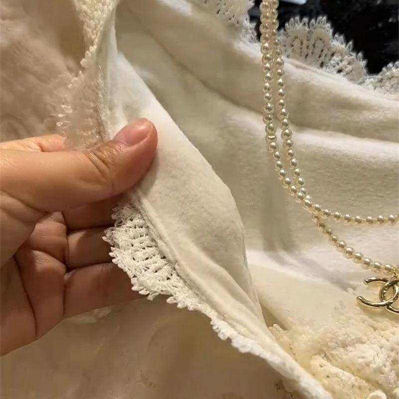 Women's Autumn/Winter 2025 French Fashion Lace Blouse - Thickened, Slimming, Single-Breasted, Versatile