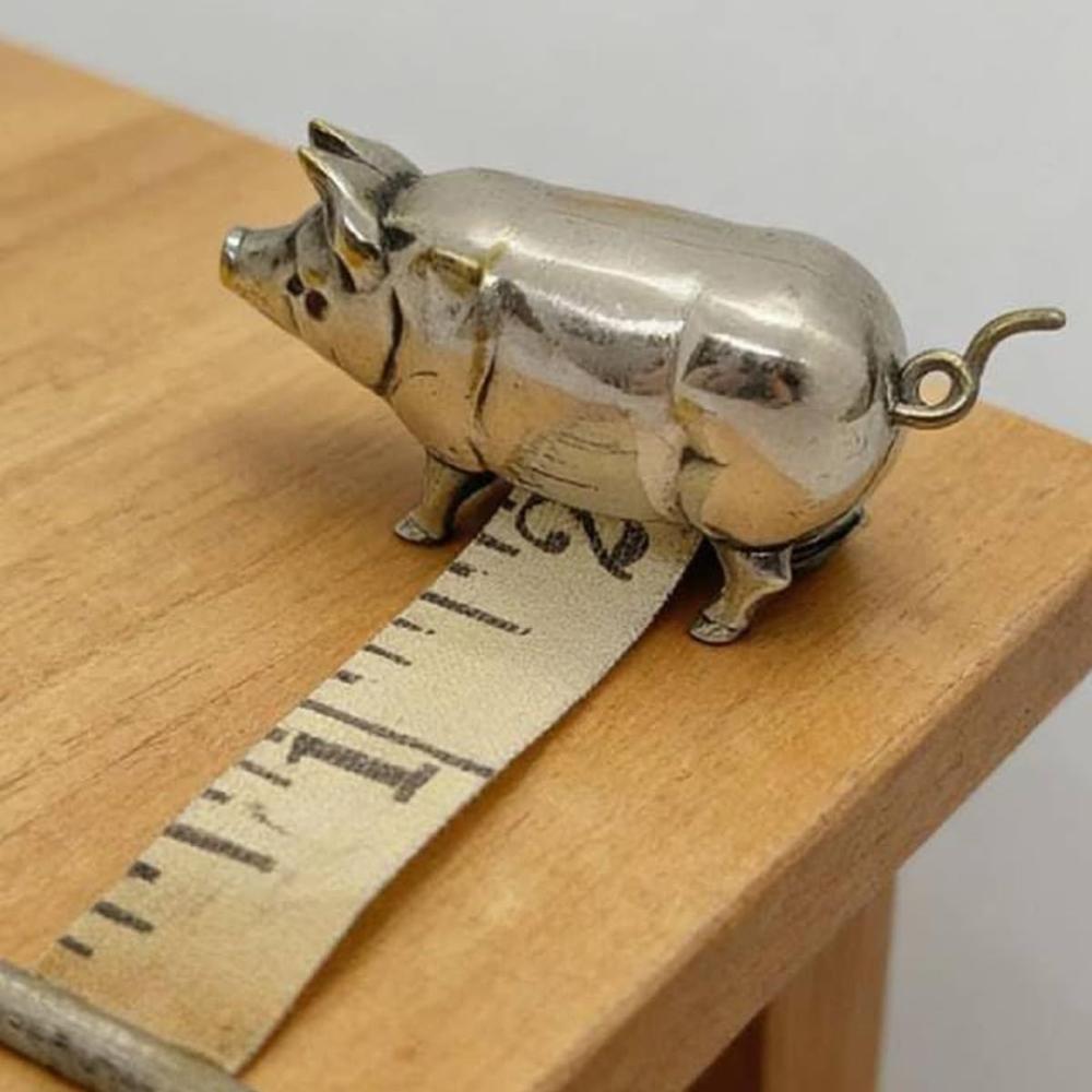 Antique-Inspired Pig Mini Tape Measure, Vintage Metal Pig-Shaped Retractable Measuring Tape for Sewing, DIY Projects & Collectible Decor Accessories