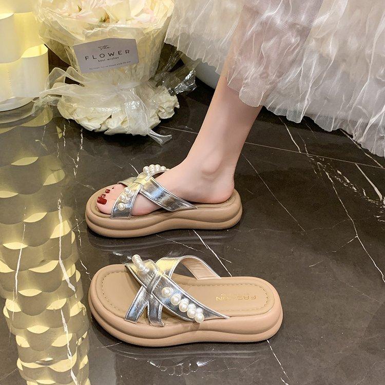 Muffin thick-bottomed cool slippers women's outer wear 2025 summer new with skirt soft bottom heightening casual beach women's slippers