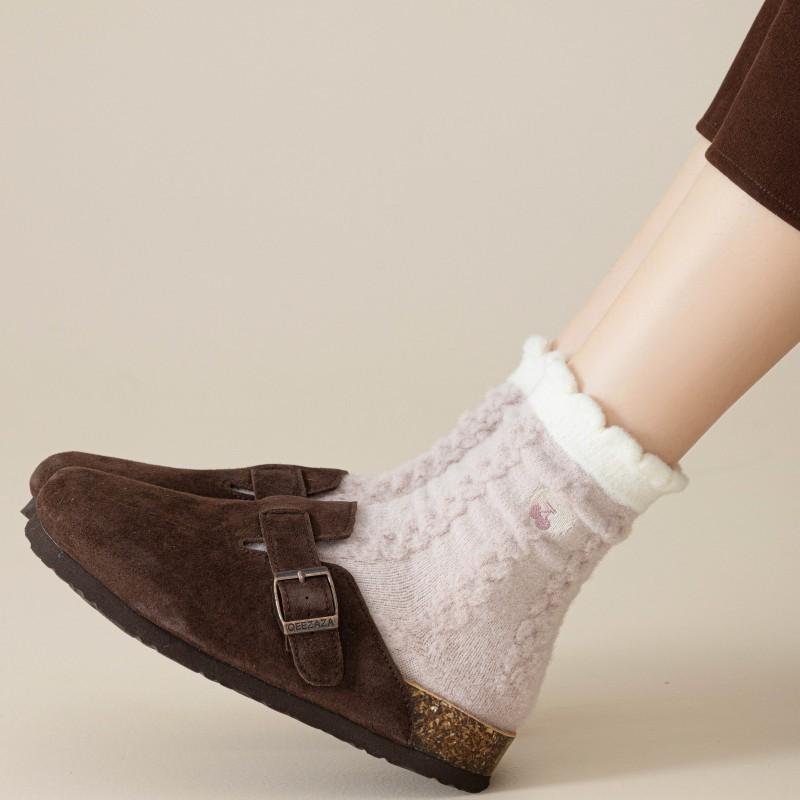 Thick and Warm Mid-calf Plush Socks for Autumn and Winter. Fluffy and Cute Embroidered Heart-shaped Winter Women's Socks