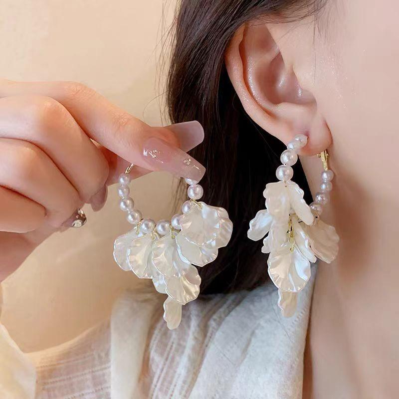 Exquisite Pearl Shell Flower Drop Dangle Earrings for Women Exaggerated Personality Korea Earring Hoop Jewelry Accessories Gift