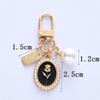 Fashion Artificial Pearl Rose Keychains Metal Hangtag Pendant for Women Earphone Purse Bag Key Holder Accessories Jewelry Gift