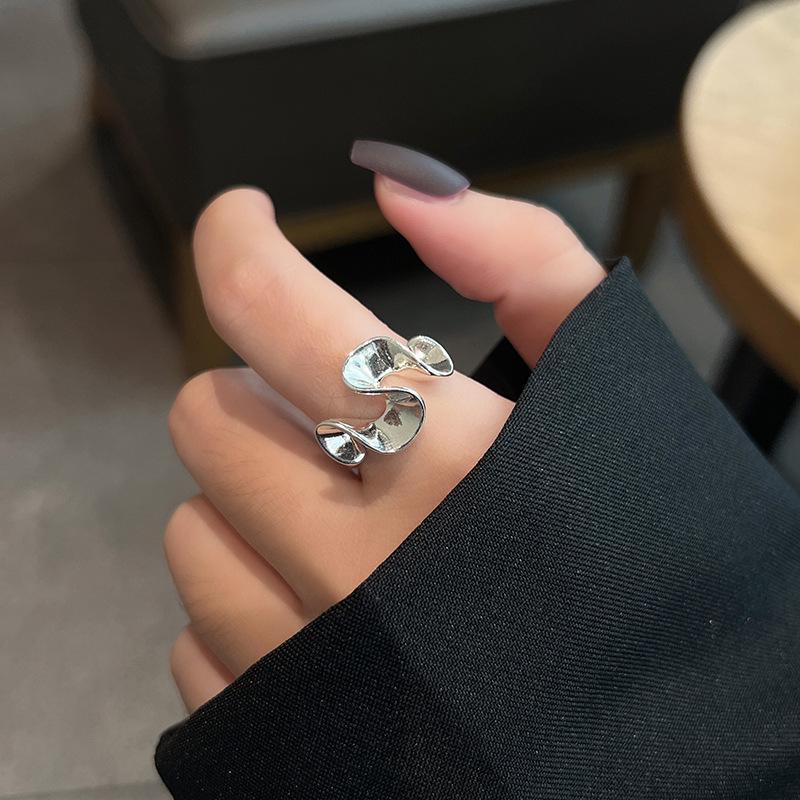 Women's Luxury Metallic Texture Adjustable Ring: Irregular Design for Socialite Style