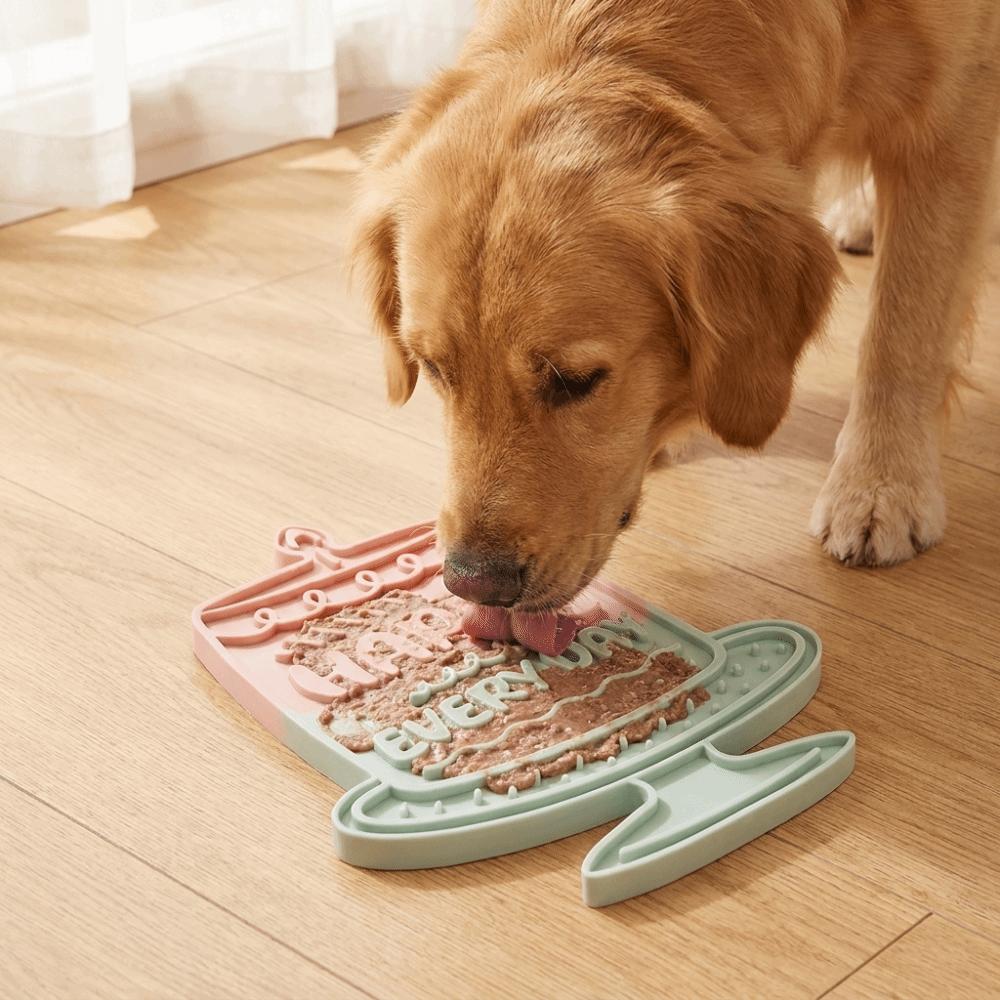Silicone Cake Shape Pet Slow Food Mat Suction Cup Non-Slip Anti-Choking Slow Feeder Anti-choking Cat Lick Mat for Cats and Dogs