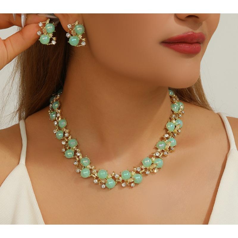 Shiny Jewelry Set - Exclusive High-end Necklaces with Luxurious Style.