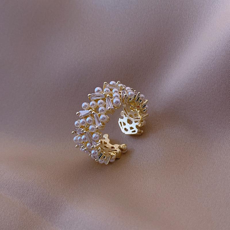 Zircon Leaf Pearl Ring: Trendy High-End Cold Style for Women