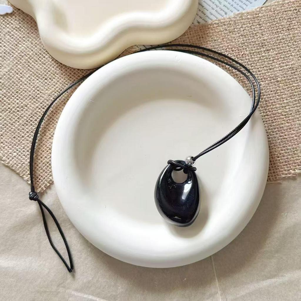 Women's Retro Korean Style Smudged Acrylic Pendant Necklace - Autumn/Winter Fashion
