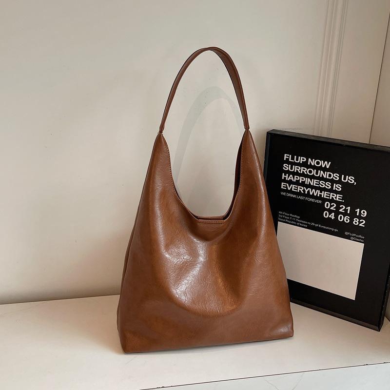 

Retro bag women s large-capacity autumn and winter versatile single shoulder mother and child bag leisure commuter tote bag