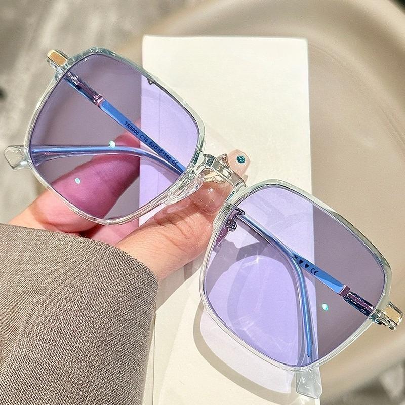 Trendy Square Photochromic Sunglasses Anti Blue Light Glasses for Women Unisex Outdoor Discoloration Eyewear