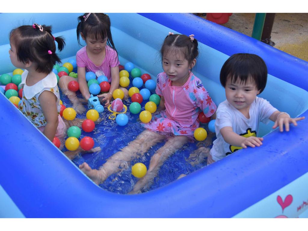 Portable Inflatable Multifunctional Children's Pool with Ocean Balls