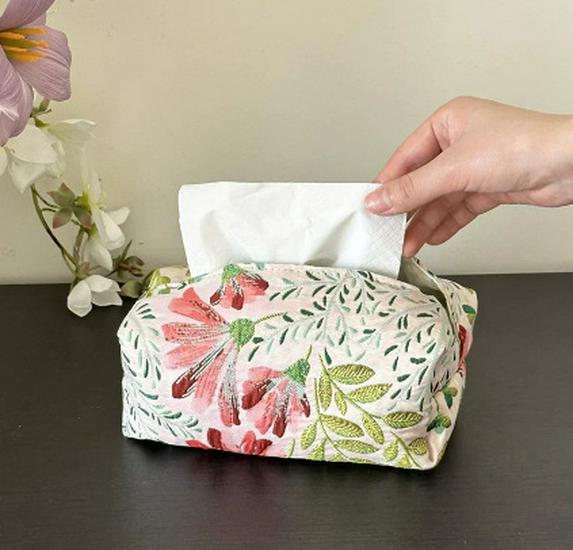 "Compact Fresh Cosmetic & Skincare Travel Bag - Portable Handheld Storage for Toiletries & Underwear"