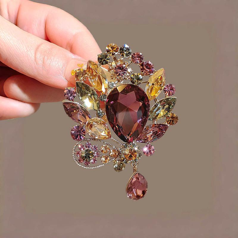 European-American Classic Crystal Brooch for Women's Fashion - High-End Statement Corsage Pin