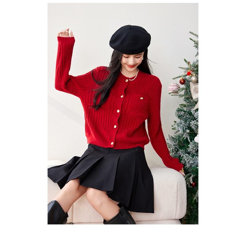 Cozy Red Knitted Sweater with Loose Fit and Chic Style for Winter