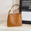 225 winter new bag women's retro foreign style tote bag fashion niche shoulder bag casual simple crossbody bag