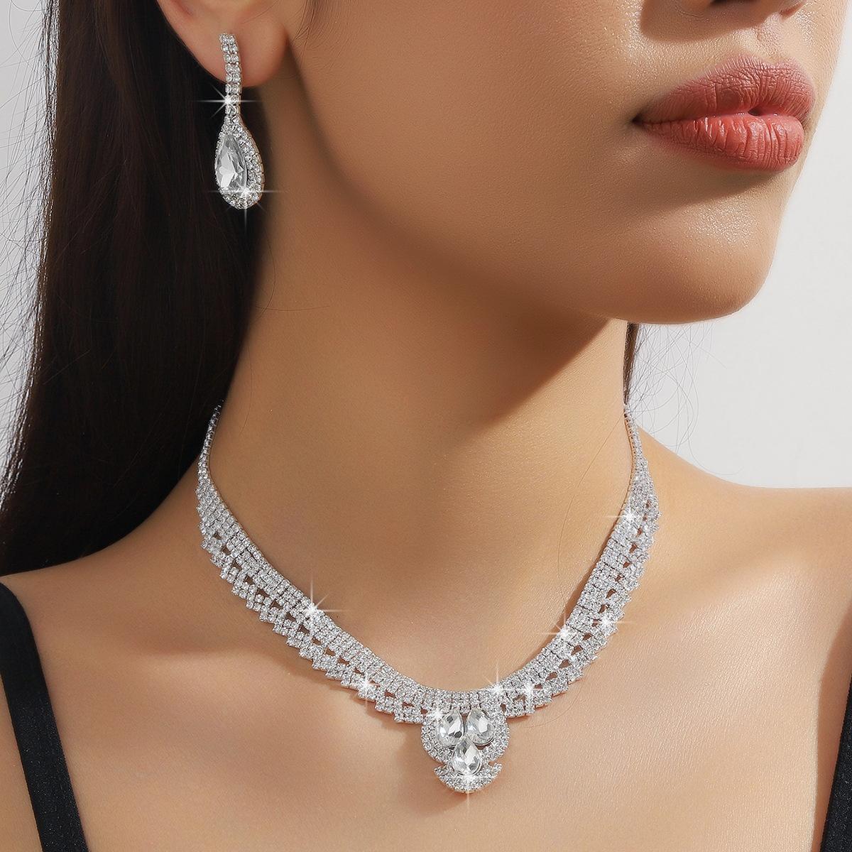 2025 Fashionable Simple Design Shiny Water Drop Shaped Bridal Necklace Earring Sets Suitable For Woman Wedding Party Gifts