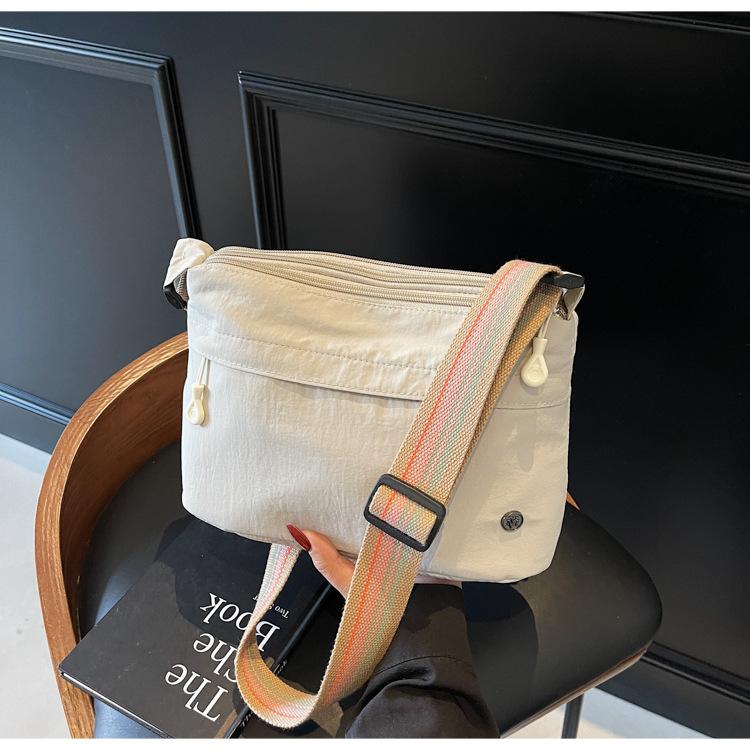 Modische Umhängetasche Damen schlichte Schulter ultraleicht hochwertiger Sinn Nische vielseitig exquisit neue Pendlertasche