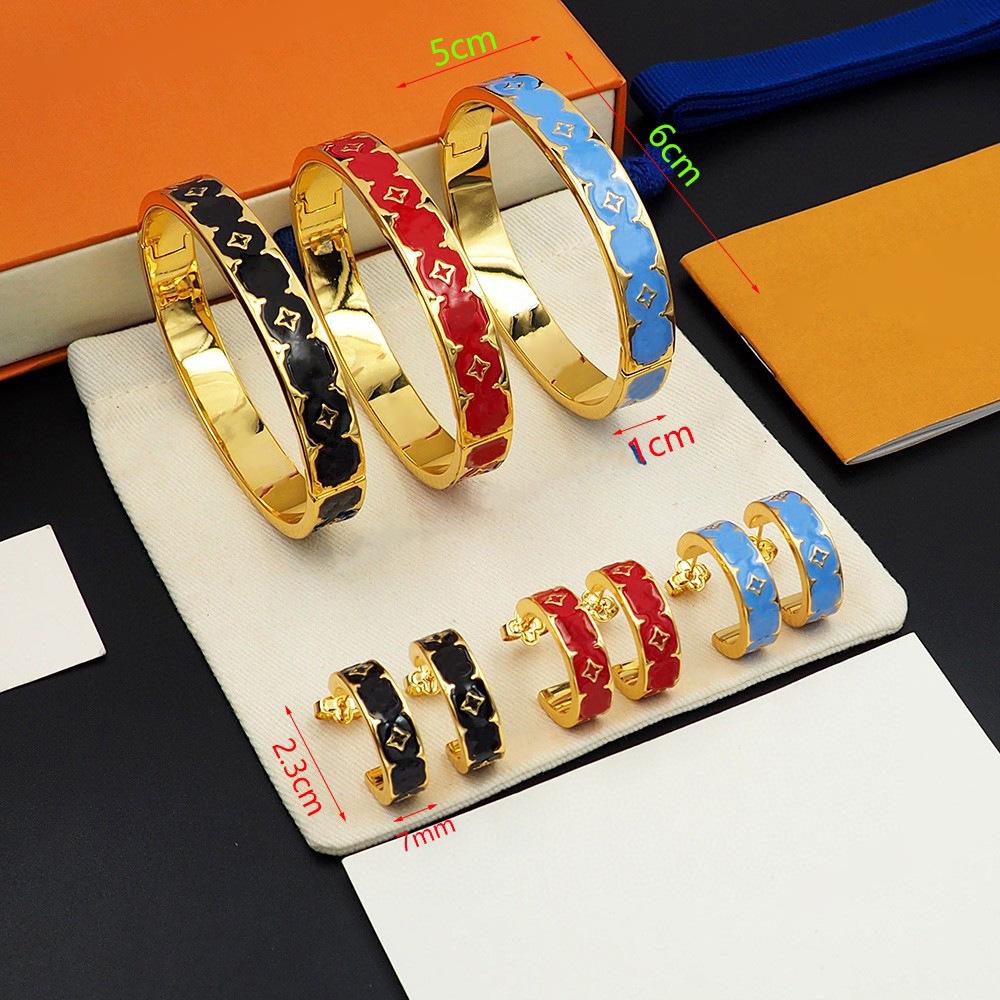 Bracciale con fiore a quattro foglie a goccia d'olio, lettere V nere, rosse e blu, bracciale con stampa a goccia d'olio per coppia