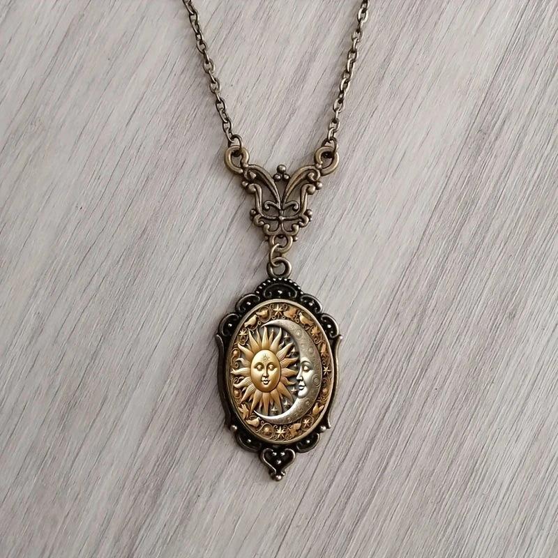 Pendant Elegant Aurora View Oval - Vintage Necklace
