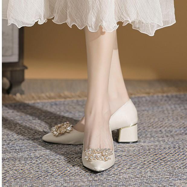 Fashion Rhinestone Buckle Wedding Shoes Women's 2024 Autumn New British Style Pointed Thick Heel High Heels Shallow Single Shoes Women's Shoes