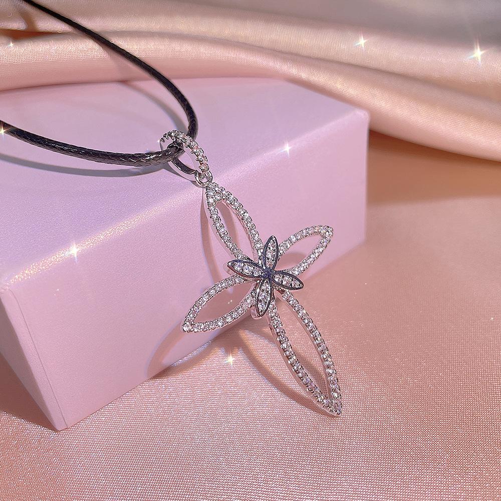 Simple Classic Cross Pendant Necklace for Men and Women Universal Color Retaining Electroplated Copper Micro Inlaid Zircon Necklace Decoration