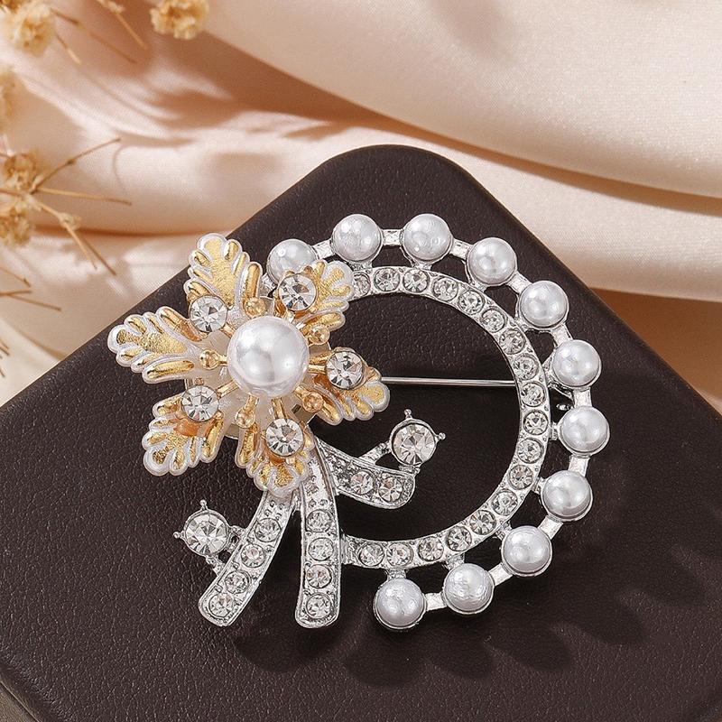 French Elegant Crystal Pearl Brooch Fashion Clothes Corsage Accessory For Women