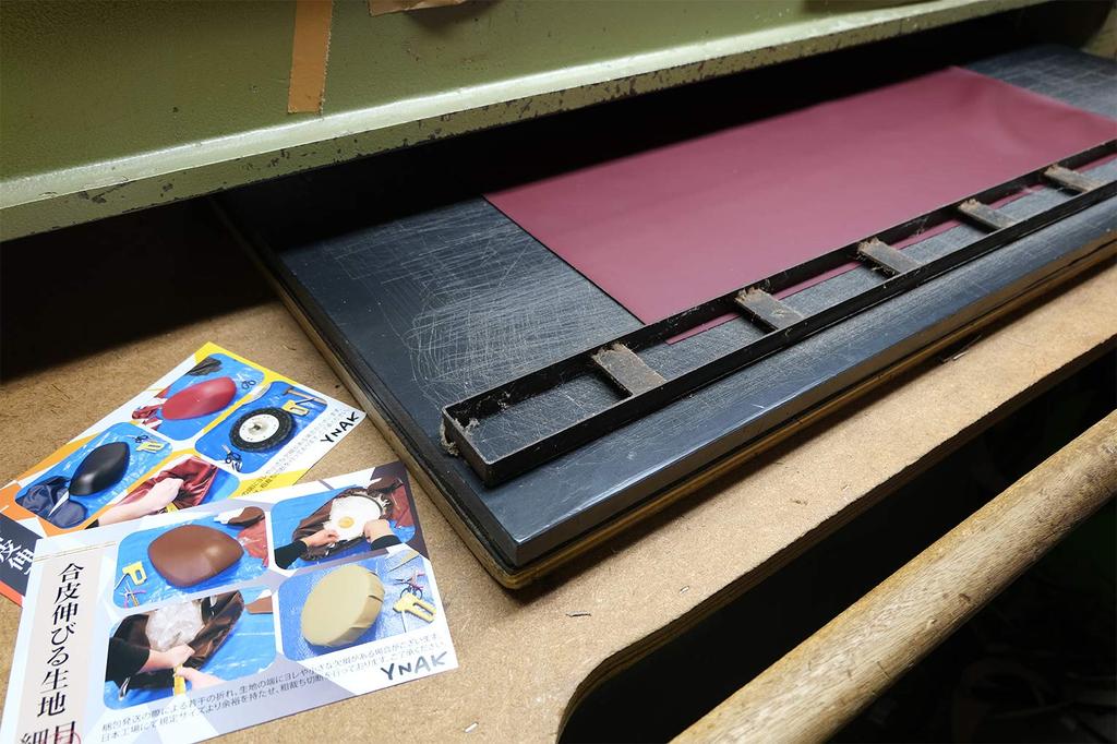 YNAK Motorcycle Seat Synthetic Highly Stretchy Large 68cm x 136cm Black PVC Replacement, Leather, Fabric, Size, (Fine-Grain Leather)