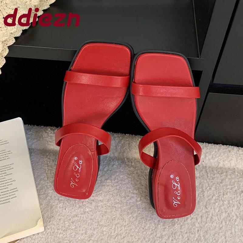 Fashion Female Summer Beach Slides Women Flats Slippers Shoes Sandals Fashion Thick Soled Footwear Ladies Slippers Shoes