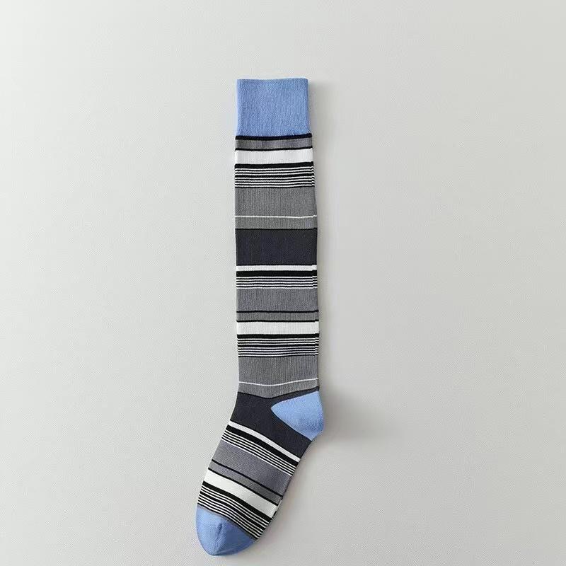 

Жіночі шкарпетки середньої довжини до колін і литок осінь/зима Ретро, ​​кольорові горизонтальні смужки, ноги в стилі студента, чисті бавовняні панчохи One Size небо синє кольору