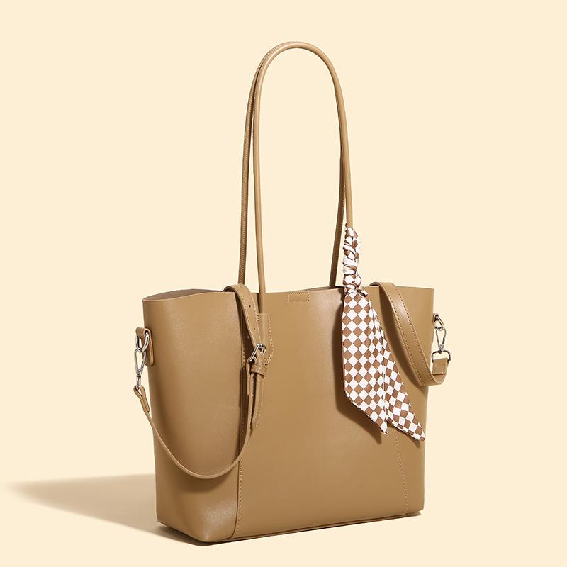 Spring and Summer New Versatile Simple and Large Capacity Tote Bag for Women Fashion Shoulder Bag for Women Commuting Bag for Women