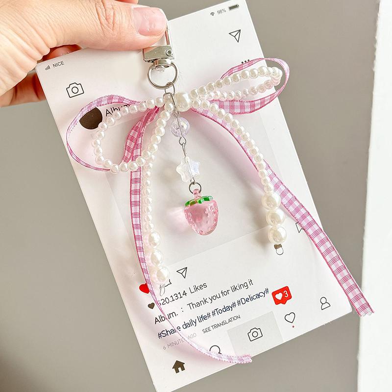 Süßer karierter Schlüsselanhänger mit Erdbeer-Charm, Schleife, Perle, Handy-Anhänger, Schmuck für Mädchen, Frauen, Geschenk, Taschen-Dekoration
