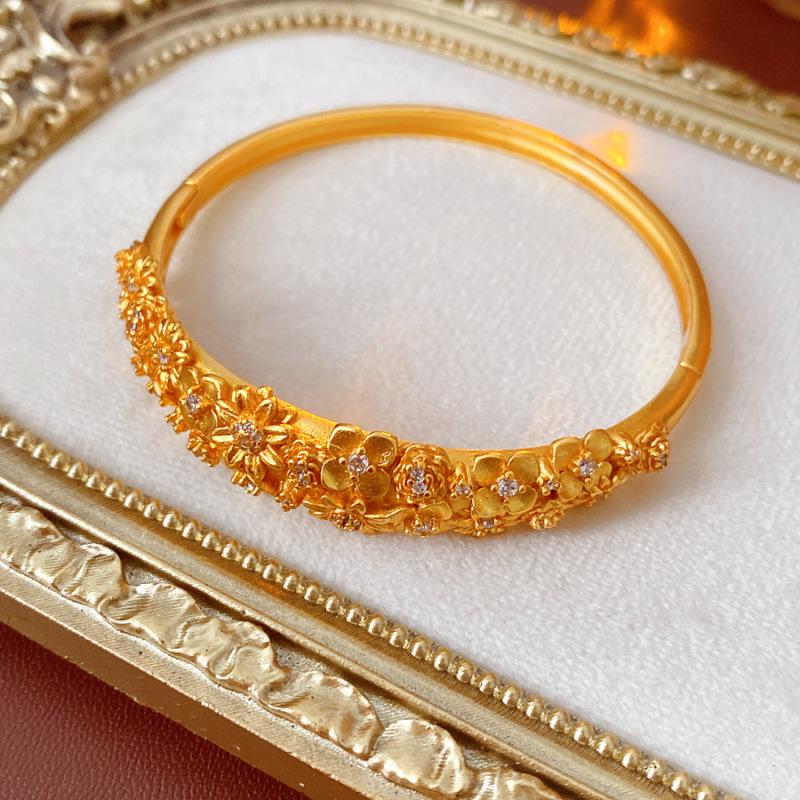 Elegant Multi-Layered Diamond Inlaid Open Bangle: Light Luxury Fashion Bracelet for Women