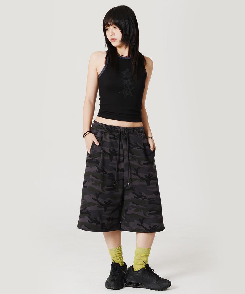PEACE MAKER Pce Applique Deep Tuck Bermuda Sweat Shorts (Camouflage)