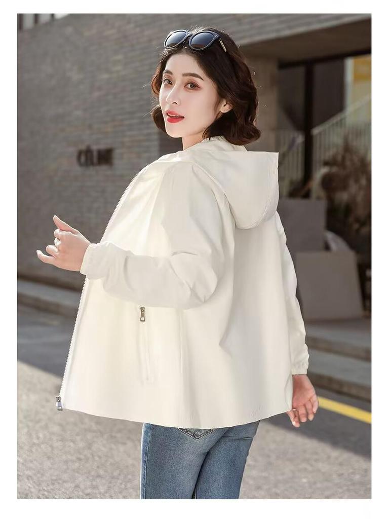 Women's Korean-Style Hooded Windbreaker - Casual, Loose-Fit, Windproof Jacket for Spring & Autumn.