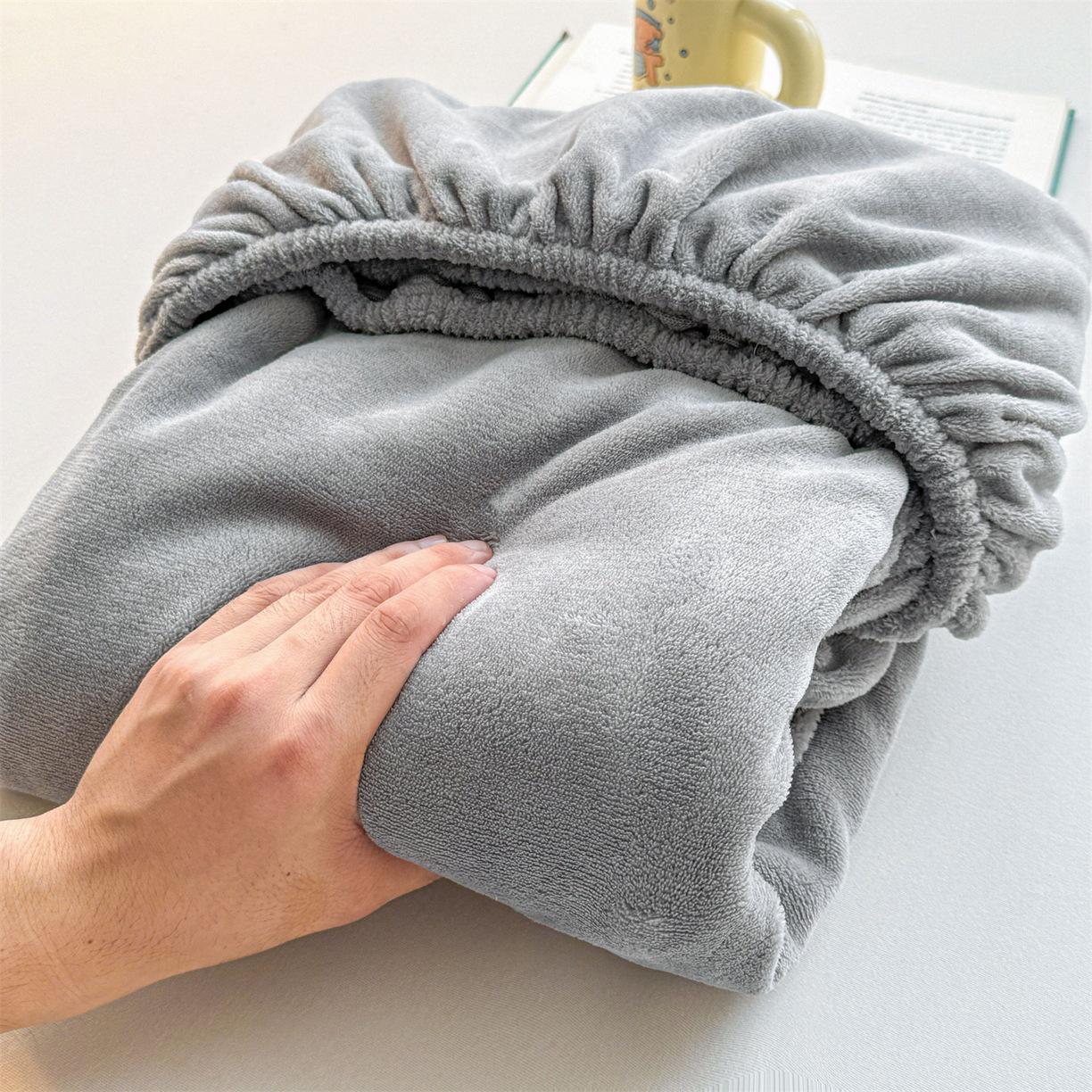 

2025 Простыня на резинке из высокоплотного молочного бархата и наматрасник Pillowcase (Pair)