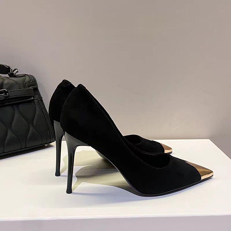 

Большие размеры 2025 черные лакированные туфли из сексуальной кожи, весенние, новые, остроносые, женские туфли с металлическим носком на высоком каблуке, темпераментные туфли на шпильке 42