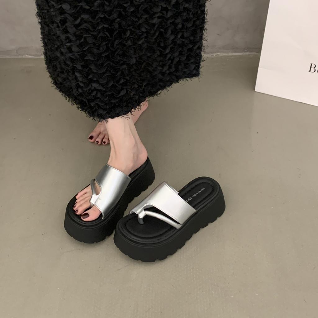 Thick-bottomed set of toe cool slippers for women to wear 2025 summer new simple fashion versatile casual beach cool slippers for women