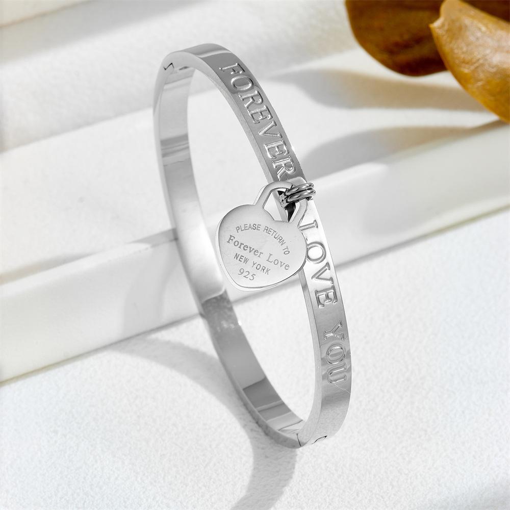 2026 Jewelry Exquisite Love Double Peach Heart Women's Bracelet Light Luxury Temperament Fashion Versatile Ins Style Niche