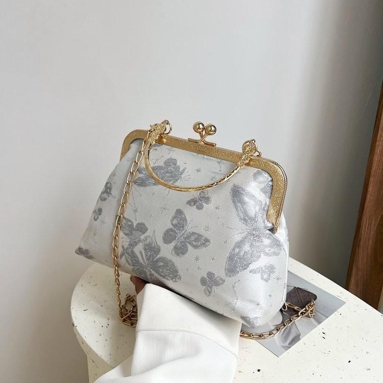 Elegant Chinese Style Floral Embroidered Qipao Shoulder Bag With Lace Design