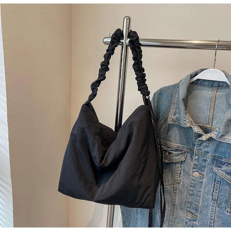 

Большая вместительная нейлоновая женская сумка через плечо Lazy Wind Messenger Bag для студентов, поездок на работу и отдыха чёрный