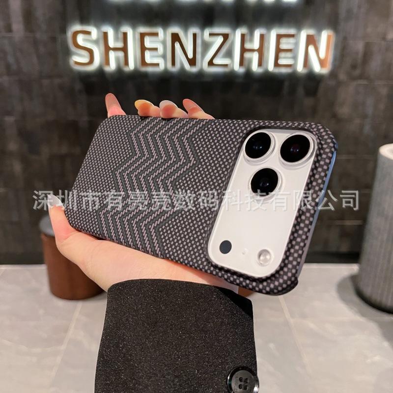 Applicable to iPhone17Pro mobile phone case half pack carbon fiber magnetic suction Apple 16Pro Kevlar pattern PC water sticker case