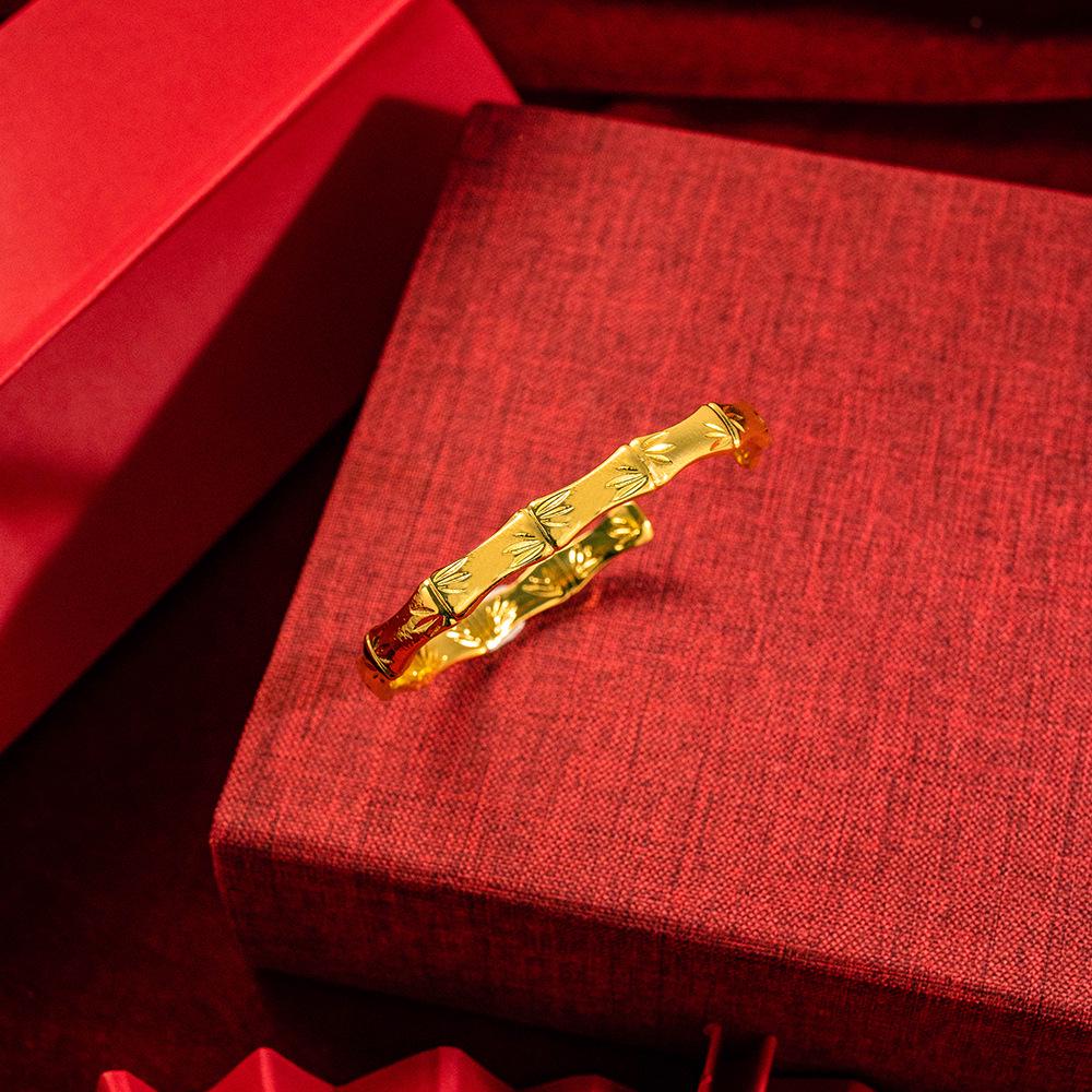 Chinesischer Retro Gold Minimalistischer Armreif: Ethnischer Stil Drei Leben Segen Offener Armreif für Frauen