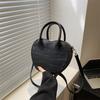 Chic Casual Crossbody Heart-shaped Bag For Women Perfect For Fashion Forward Outfits