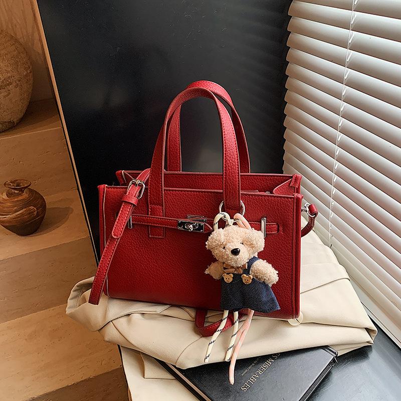 Niche portable small square bag women's new fashion versatile simple shoulder bag casual commuter messenger bag