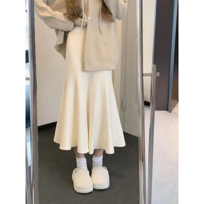 

Осенне-зимняя женская нежная ветровая юбка с высокой талией и фактурным трикотажем в пол one size fits all белый