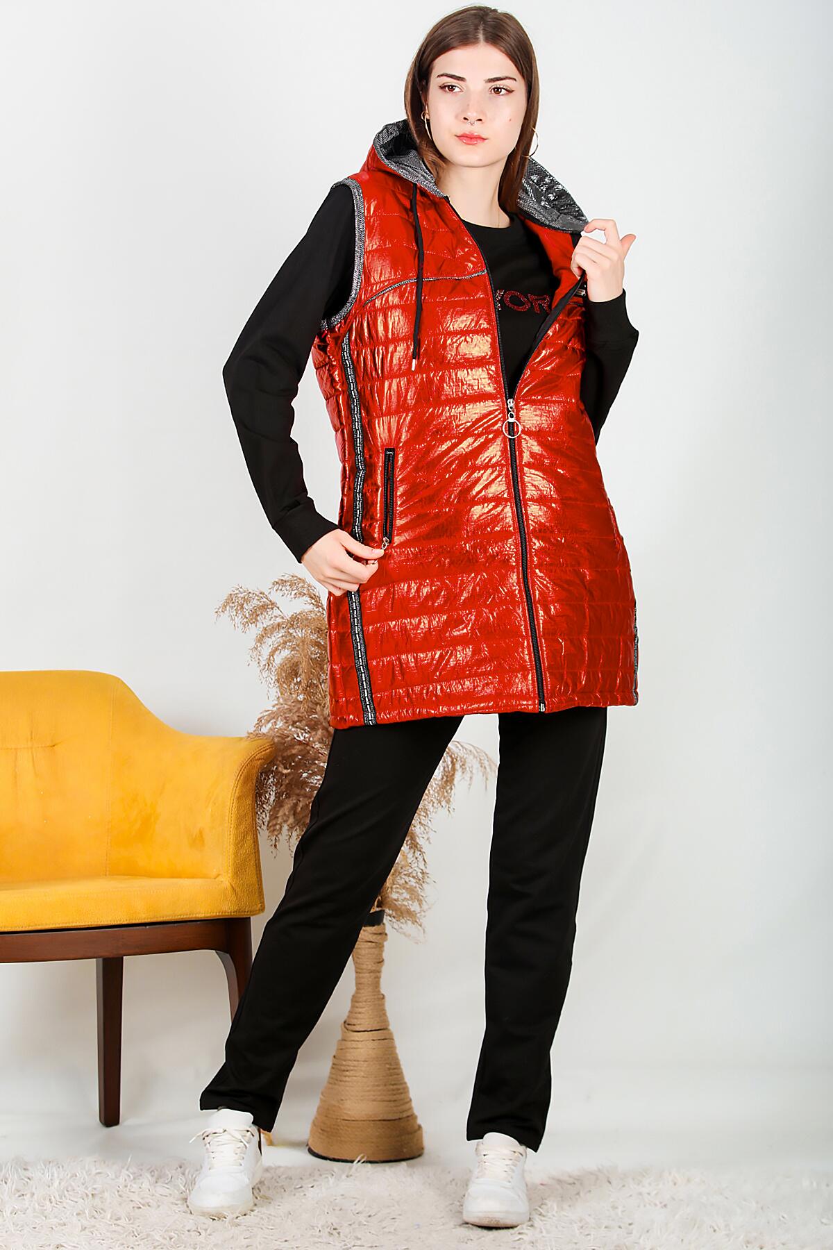 

Женский спортивный костюм с тройным жилетом