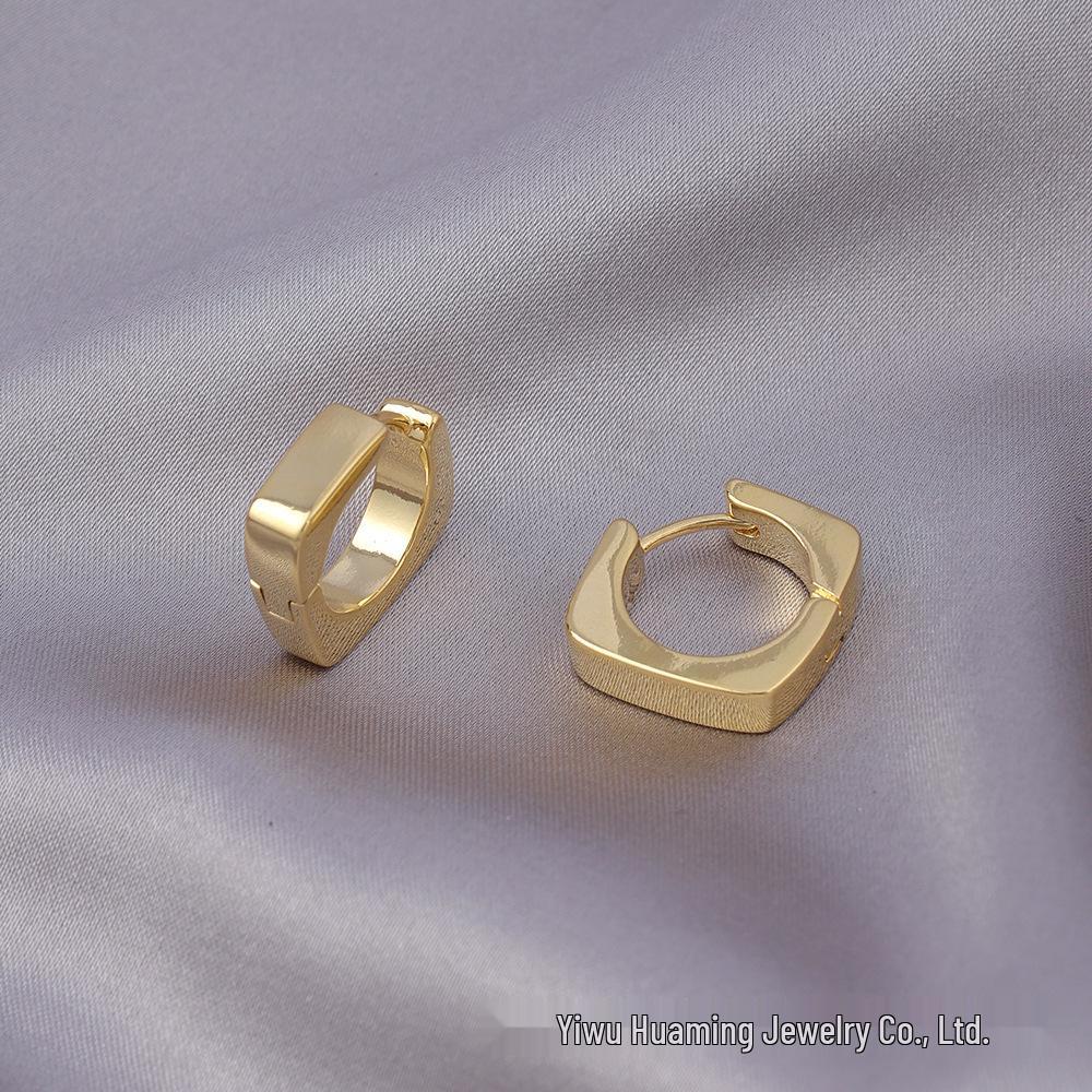 Stylish Gold Circle Ear Cuffs - Light Luxury Jewelry for Trendy Women